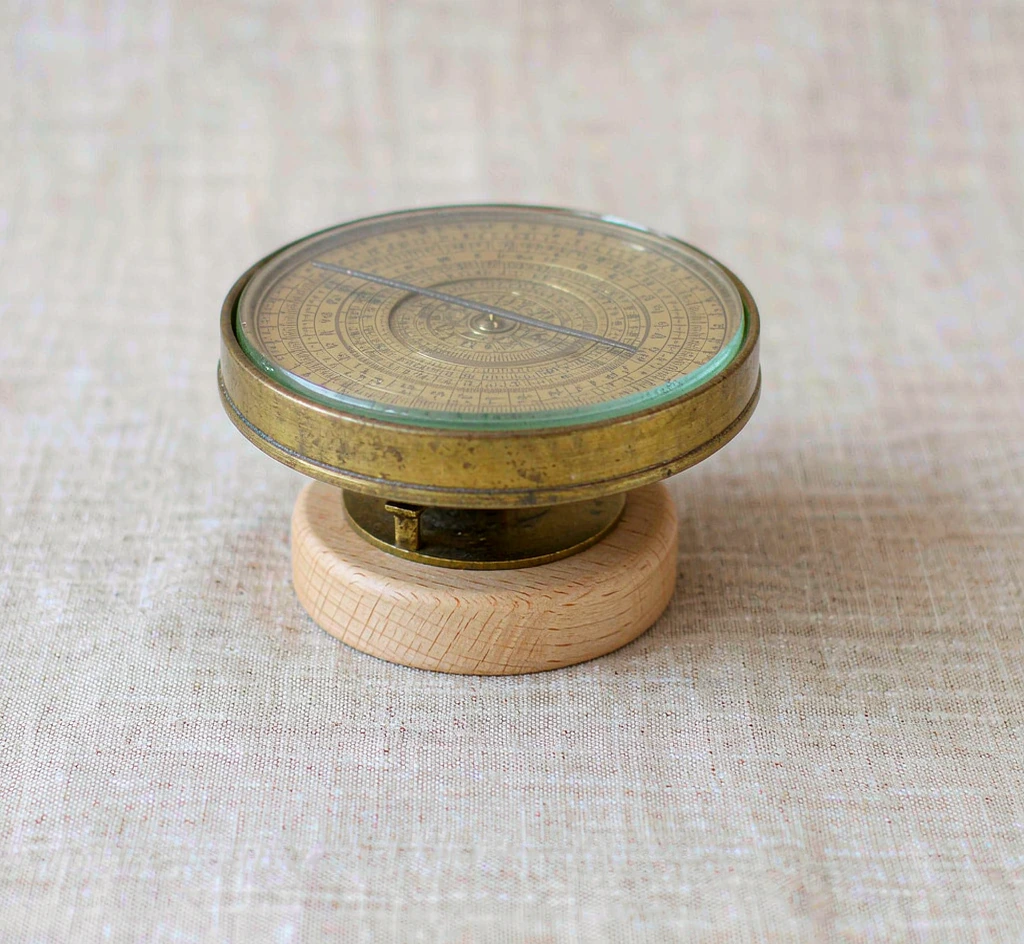 Brass Compass Ornament — Traditional Feng Shui Luo Pan