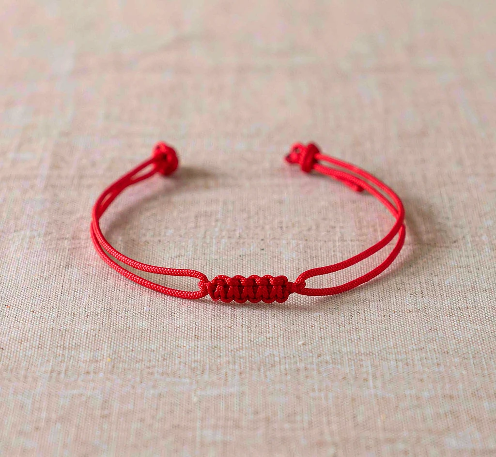 Red String Anklet — Safety Knot